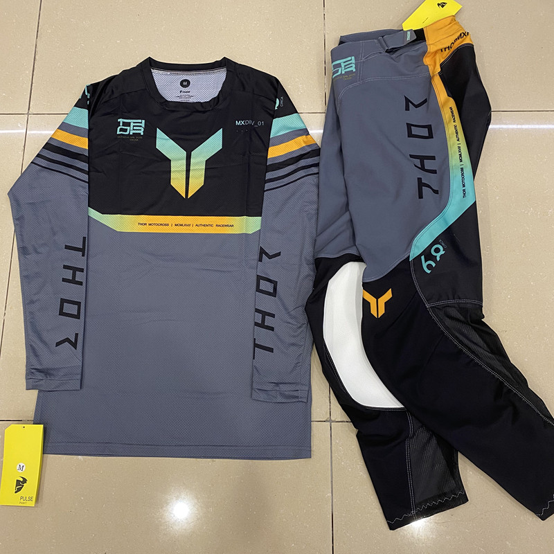 2026 Launchmode Futura Schwarz – Motorcycle Gear Kit Bewertung und Preis